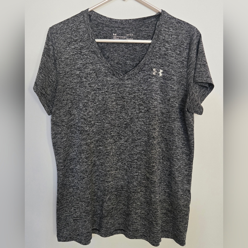 Under Armour Women's Charcoal Heather V-Neck Tee